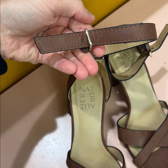 Naturalizer Brown Size 6 Maggie Criss across Toe Open Sandal Block Heel Strap - Picture 5 of 10